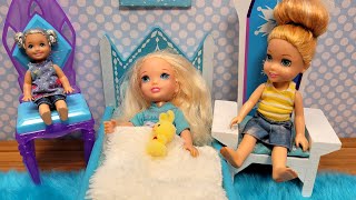 Little Elsa gets a cold  Elsa amp Anna toddlers  Barbie dolls [upl. by Serrell]