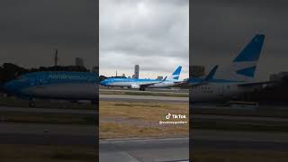 Despegando el Boeing 737 de Aerolíneas Argentinas shorts [upl. by Antebi968]