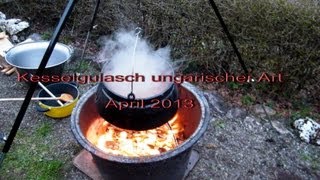 Kesselgulasch ungarischer Art über einem Feuer  Zubereitung Zutaten  April 2013 HD [upl. by Portia]