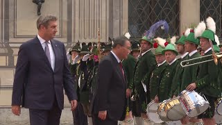 Bavarias premier Markus Soeder welcomes Chinas Premier Li Qiang in Munich  AFP [upl. by Fatma761]