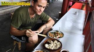 Chinese Rice Noodles Guilin Noodles in Yangshuo China 桂林米粉 [upl. by Poul]