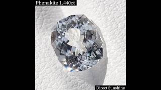 鋭いプリズムファイアー放つレアパワーストーン  Phenakite 1440ct  Russia [upl. by Inah]