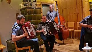 Auf nach Adelboden Arthur Brügger Ländlertrio Innerschwyzergruess [upl. by Onilatac424]