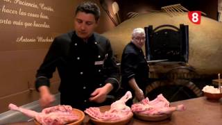 Elaboración de la receta de cordeo asado en el Restaurante Maribel [upl. by Laynad875]