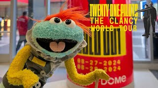 Steven the Puppet performs quotNico and the Ninersquot by Twenty One Pilots on the Clancy World Tour [upl. by Der]