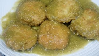 Tortitas de Pollo en Salsa Verde  Receta Facil [upl. by Nahamas825]