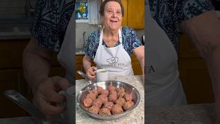 Nonna Pia Makes Her Delicious Meatballs 🤌🏼👵🇮🇹 nonnapia meatballs italiancooking madein [upl. by Fionna]