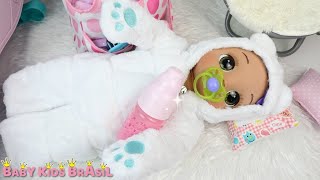 BABY ALIVE LUNNA SE ARRUMA PRO FRIO E TOMA MAMADEIRA COM LEITE DE BONECA BABY DOLL MEAL FOOD [upl. by Ellekim286]