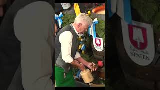 OB Dieter Reiter zapft erstes Fass an auf dem Oktoberfest wiesn ozapftis oktoberfest [upl. by Annawot]