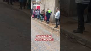 DANA CATARROJA verdulerías en la zona del mercado de Catarroja voluntarios en donar fruta y verdura [upl. by Kellda]