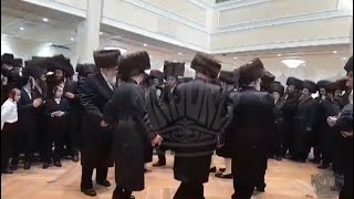 Satmar Rebbe R’ Zalmen Leib Dancing At The Wedding Of Eliezer Kestenbaum’s Granddaughter  סאטמאר [upl. by Starla287]