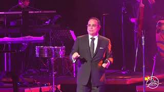 Gilberto Santa Rosa  Almas Gemelas En Vivo [upl. by Aylmar]