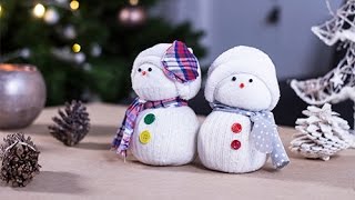 DIY Noël  Bonhomme de neige en chaussettes [upl. by Anev]