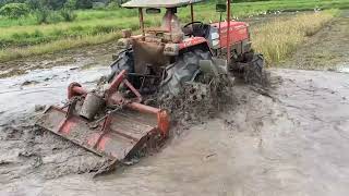 Kubota l4508 4wheel tractor working in mud 😲😲😲😲 [upl. by Atilek608]