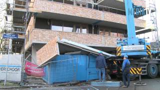 Balkon stort naar beneden Karel Doormanweg Dordrecht [upl. by Raseac]