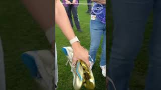 Antonela Roccuzzo se quedó con los botines de Leo Messi [upl. by Niwrek]