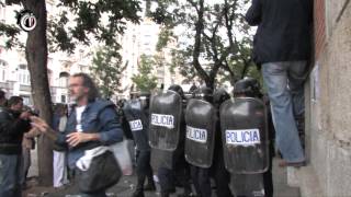 25S Policía carga sin sentido en Neptuno Espectacular respuesta del pueblo [upl. by Aceissej]