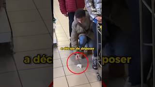 Il trouve le moyen de faire ramasser le déchet d’une femme dans un magasin [upl. by Nnyre]