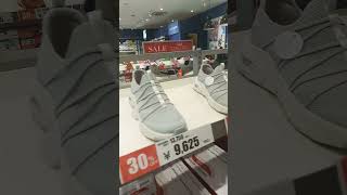 SKECHERSスケッチャーズレイクタウンアウトレット店 [upl. by Eidod]