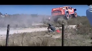 DAKAR  ESPECTACULAR SALTO de ROBBY GORDON [upl. by Rolecnahc]