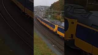 Gekoppelde icms komen aan in Leeuwarden ns arriva treinleven [upl. by Nnaylrebmik326]