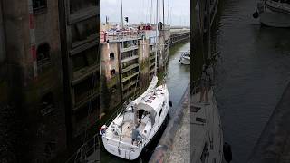 🛥️ Vlissingen Netherlands🇳🇱 Sluicebox TravelwithHugoF boatlock sluicebox sluice sluis [upl. by Eiramesor811]