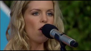 Sofia Karlsson  Flickan Och Kråkan Live Allsång På Skansen 2007 [upl. by Cooley]