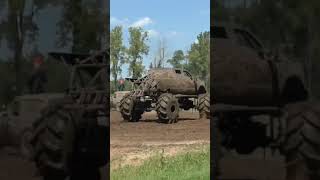 Big diesel rolling coal ford diesel rollingcoal mudding mud big monstertruck awesome [upl. by Mannos]