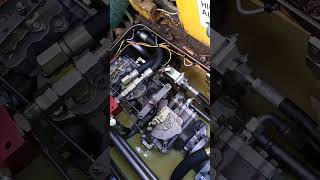 ASV 4810 Skid Steer Track Loader Hydraulic Tank Lid Removal [upl. by Behlau]