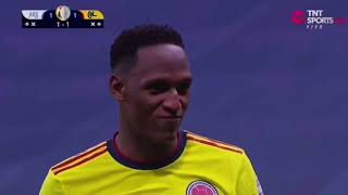 ESTAS NERVIOSO Emiliano Martinez PENALTY SAVE vs Colombia Yerry Mina [upl. by Barbra]