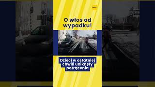 Dzieci w ostatniej chwili uniknęły potrącenia wypadek dramat kierowca [upl. by Collbaith]