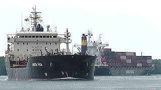 Stormy Day  How Container Ships and Oil Tankers Navigate through Dangerous River Bend [upl. by Aissyla]