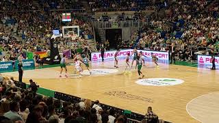 Canastón de David Kravisch con la asistencia de Kameron Taylor Club Baloncesto Unicaja de Málaga [upl. by Chiou]