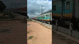 Lalaguda WAP7 with SBC Bangalore Bhubaneswar Prashanti express skips Byapanhalli railway station [upl. by Wickham622]