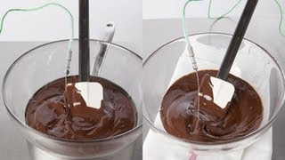 Technique de cuisine  mettre au point un chocolat avec un thermomètre [upl. by Ayn]