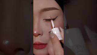 Beautiful glitter liner 😍 shorts ytshorts viral beauty tips 😻 [upl. by Esilrahc786]