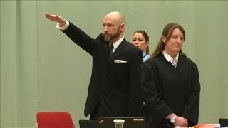 Anders Breivik brengt weer Hitlergroet [upl. by Irol]