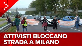 LIVE Milano attivisti Ultima Generazione bloccano Viale Fulvio Testi diretta video [upl. by Aicilehp]