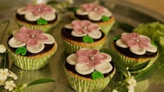 Cupcakes versieren met bloemen [upl. by Tadich]