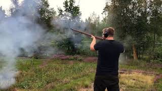 Skyttar testar svartkrutsskytte slaglåsgevär Ängelholms skytteförening [upl. by Namas]