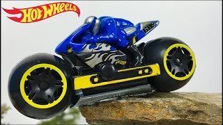 CARRERAS MOTO TRACK STARS HOT WHEELS SALTOS Y VELOCIDAD SOBRE LA PISTA MOTOR BIKE CON 4 MOTOS [upl. by Eilla]