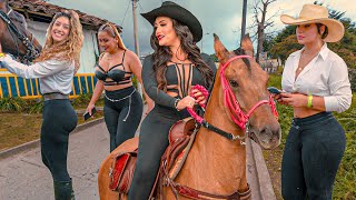 Bellas Amazonas Colombianas en Cabalgata de Salento  Quindío 🔥 COLOMBIA 2024 😍 [upl. by Francklyn]