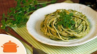 Como Fazer Molho Pesto  Receita Simples [upl. by Harrak]