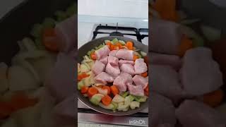 carne de cerdo con vegetales acompañados con arroz integral y ensalada [upl. by Essy450]