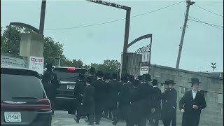 Satmar Rebbe R’ Zalmen Leib Visits The Tziyon Of The Satmar Rebbe R’ Yoel Zt”l  האדמו”ר מסאטמאר [upl. by Holton195]