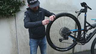 Fixing a flat tyre with Effetto Mariposas Caffeletex Zot [upl. by Sotos]