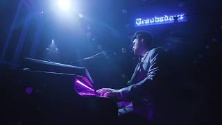 FINNEAS  Im in Love Without You Live at The Troubadour [upl. by Boudreaux]