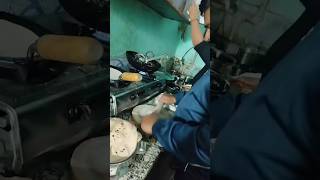 Zamana toh hai naukar biwi ka  shorts ytshorts love chappati husbandwife roti couplegoals [upl. by Vokaay]