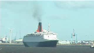 RMS Queen Elizabeth 2 Arriving in Liverpool  31008 [upl. by Sharon166]