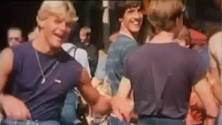 1980 Amsterdam in de jaren 80 met oa schoonveegacties op de Zeedijk  oude filmbeelden [upl. by Ynittirb]